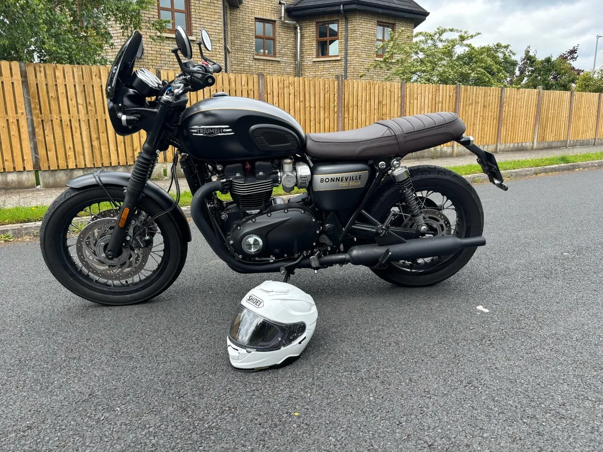 Triumph Bonneville T120 Goldline 2023 - Image 4