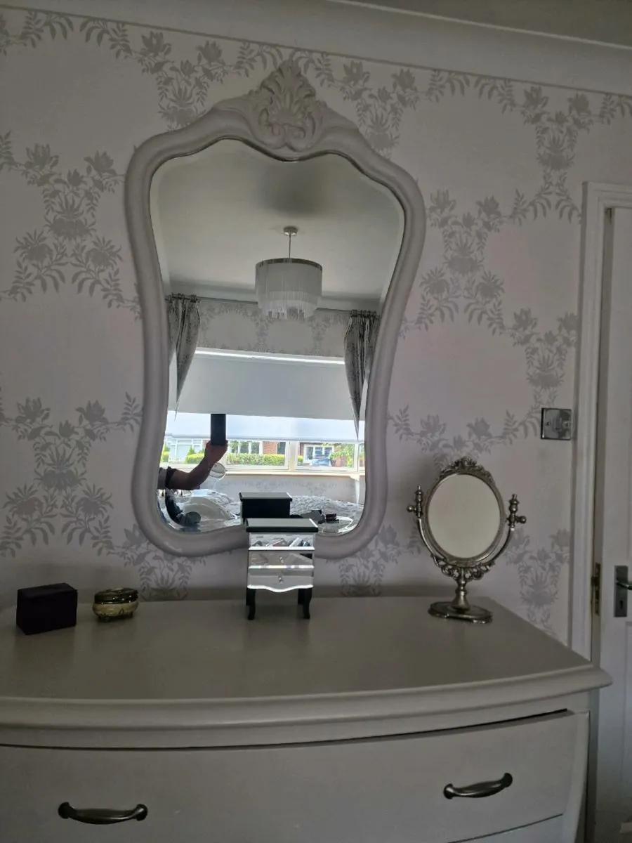 Mirror and chest of drawers - Image 2