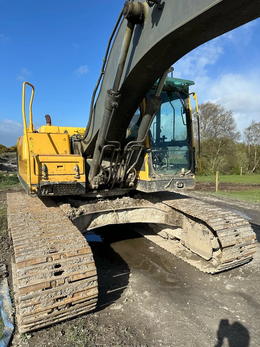 Volvo EC210B Digger - Image 3