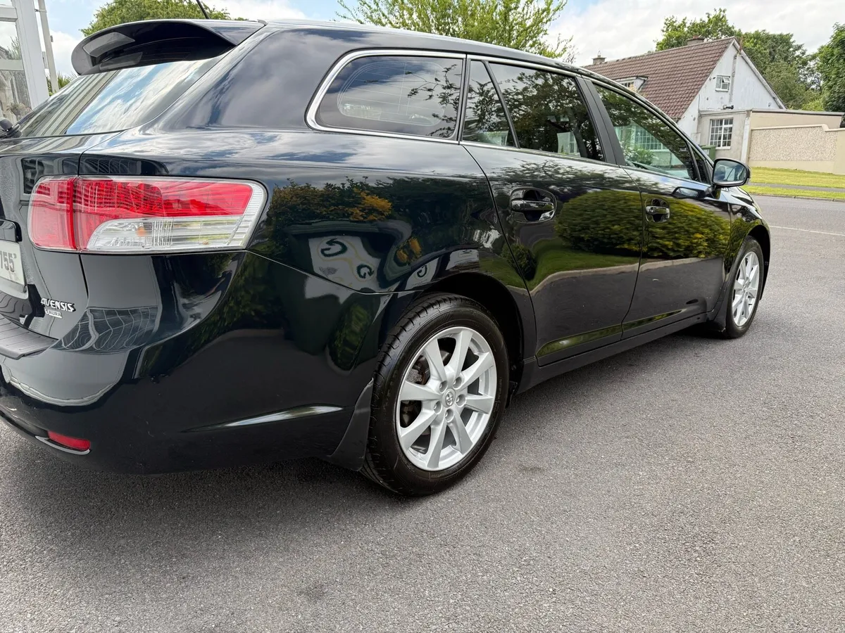 Toyota Avensis 2.0 Diesel Estate - Image 1