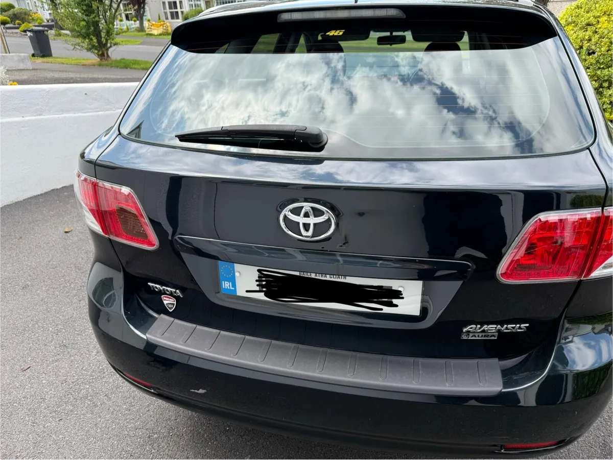 Toyota Avensis 2.0 Diesel Estate - Image 2