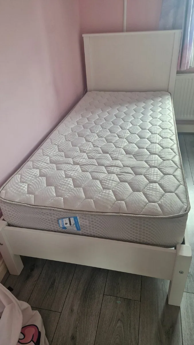 Single bed + mattress - Image 1