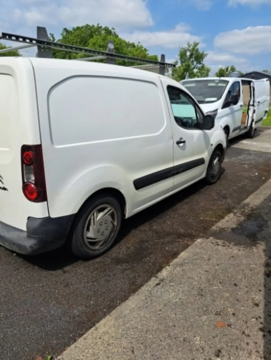 Van - Image 4