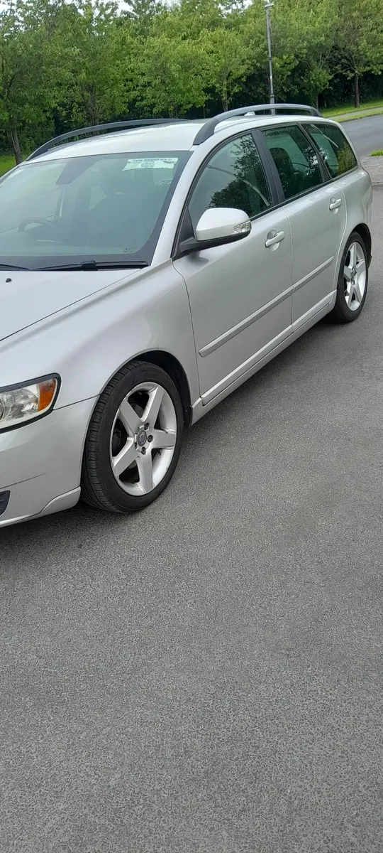 Volvo V50 2010 - Image 2