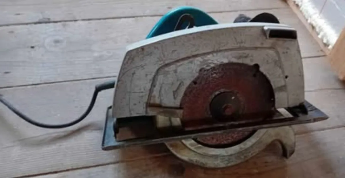 Makita Heavy Duty Saw - Image 2