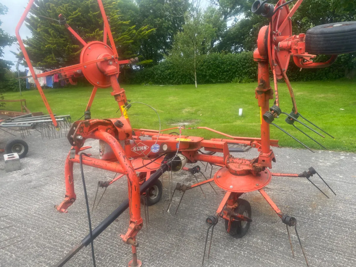 Kuhn 4 rotor tedder - Image 3