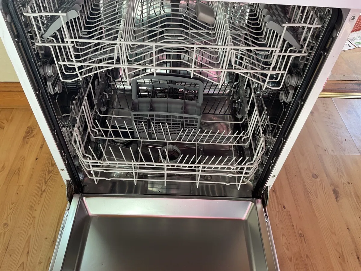 Large Flavel dishwasher - Image 3