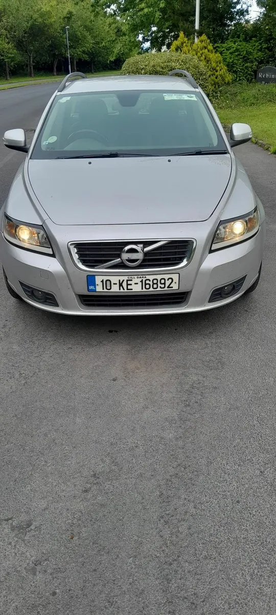 Volvo V50 2010 - Image 1