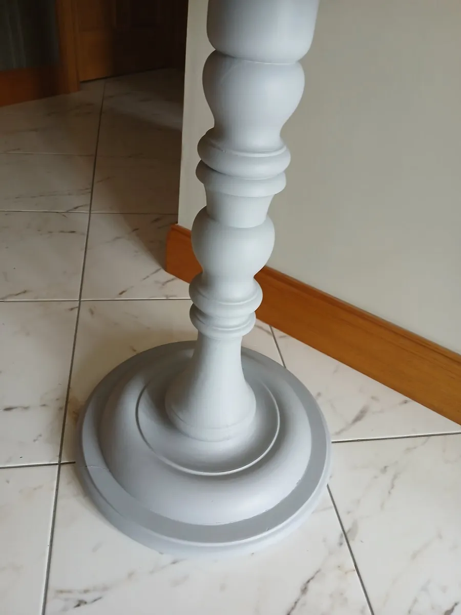 Solid wood lamp table - Image 2