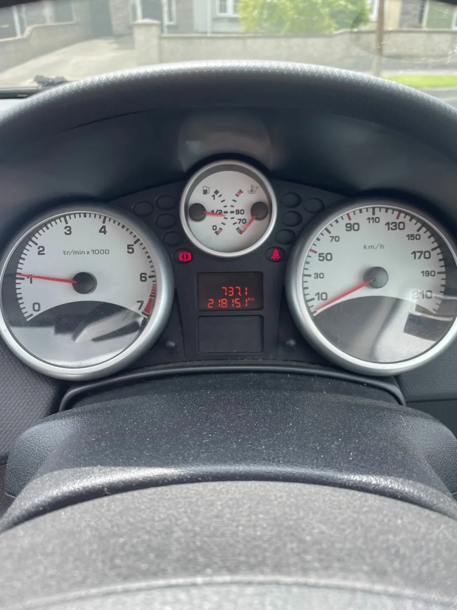 Peugeot 207 2008 1.4 petrol - Image 4