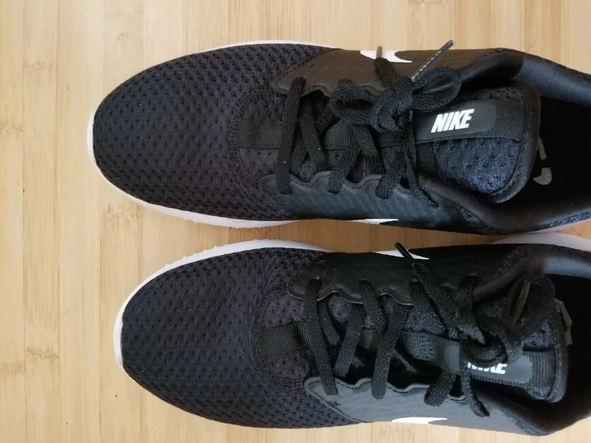 Nike runners like new size 9 - Image 3