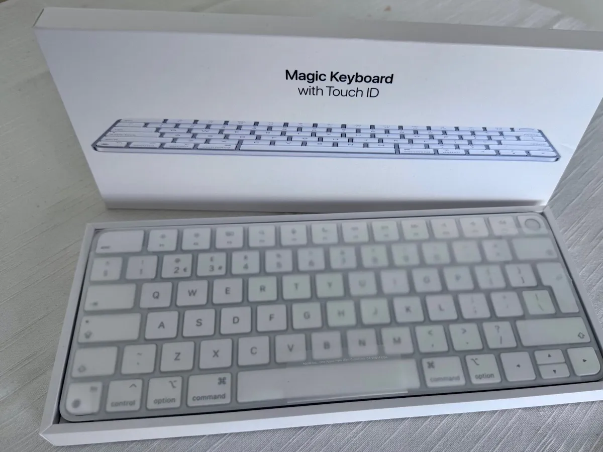 Apple Magic Keyboard with touch ID (A2449) Silver - Image 1