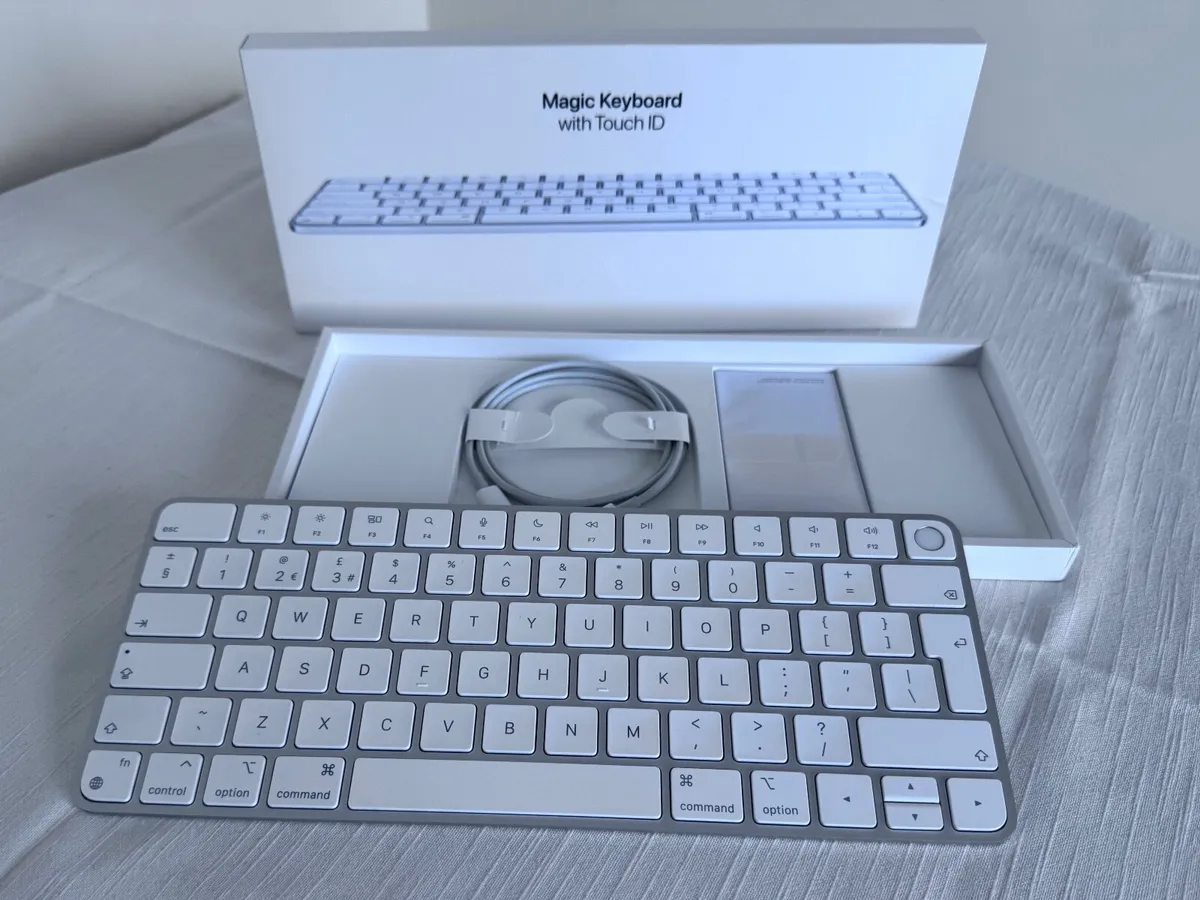 Apple Magic Keyboard with touch ID (A2449) Silver - Image 2