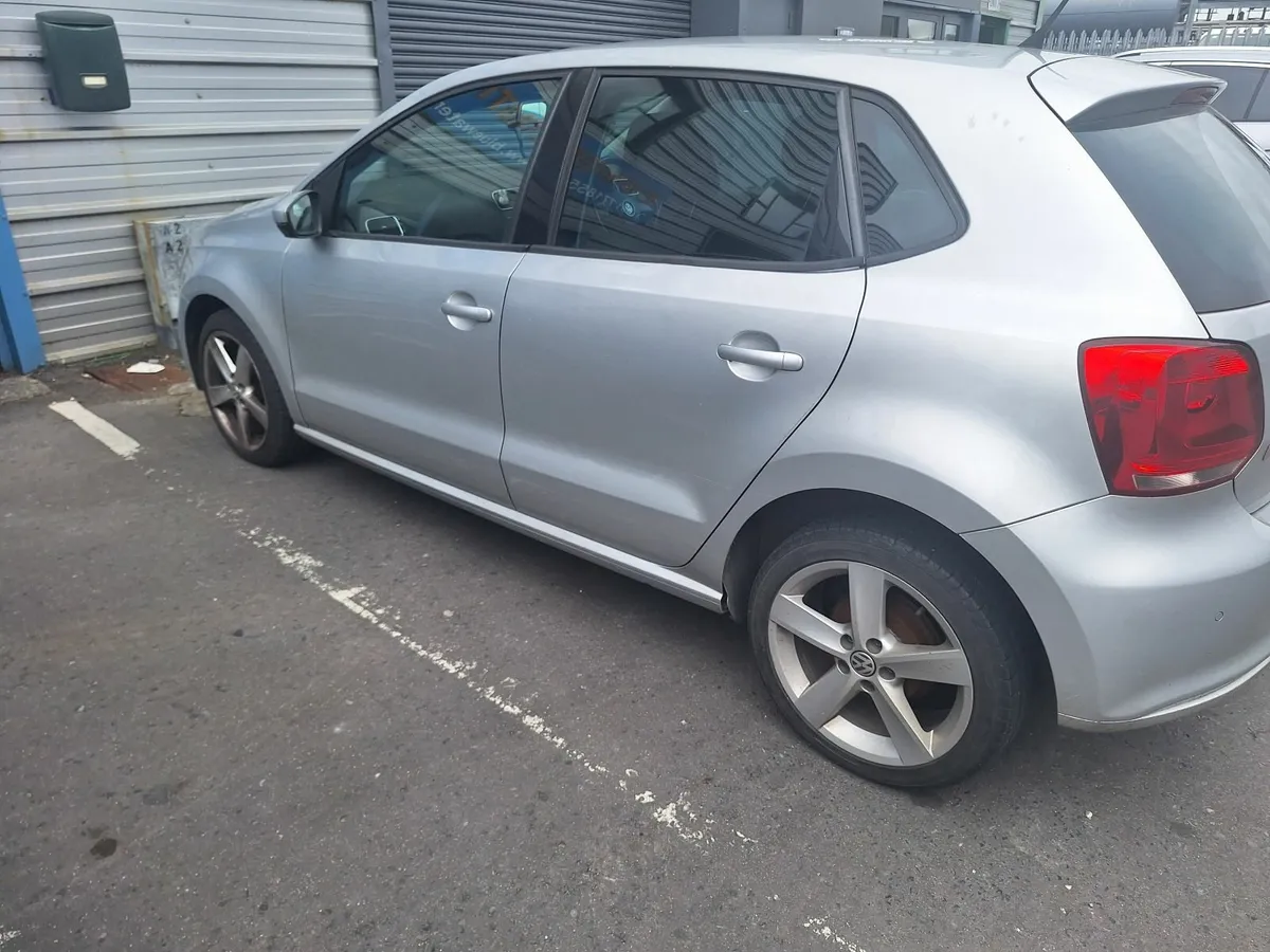 Volkswagen Polo 2014 - Image 2
