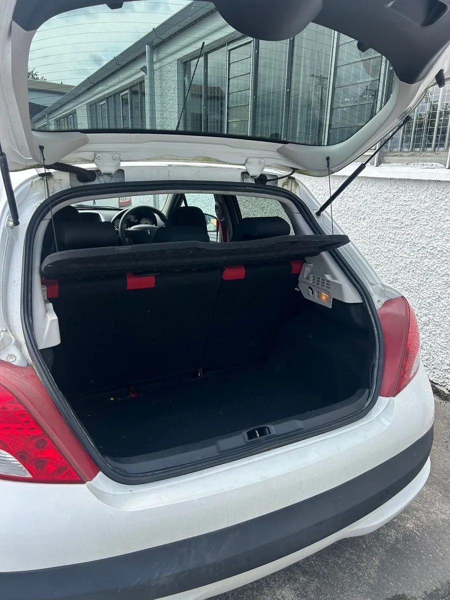 Peugeot 207 - Image 2