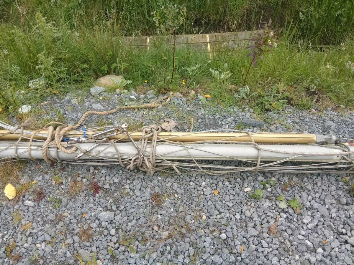 Sailing mast and rigging - Image 2