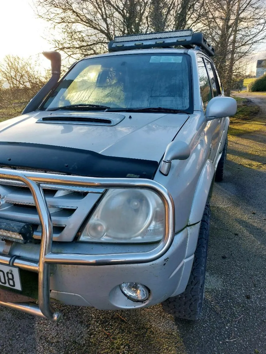 Suzuki grand vitara xl7 for breaking - Image 2