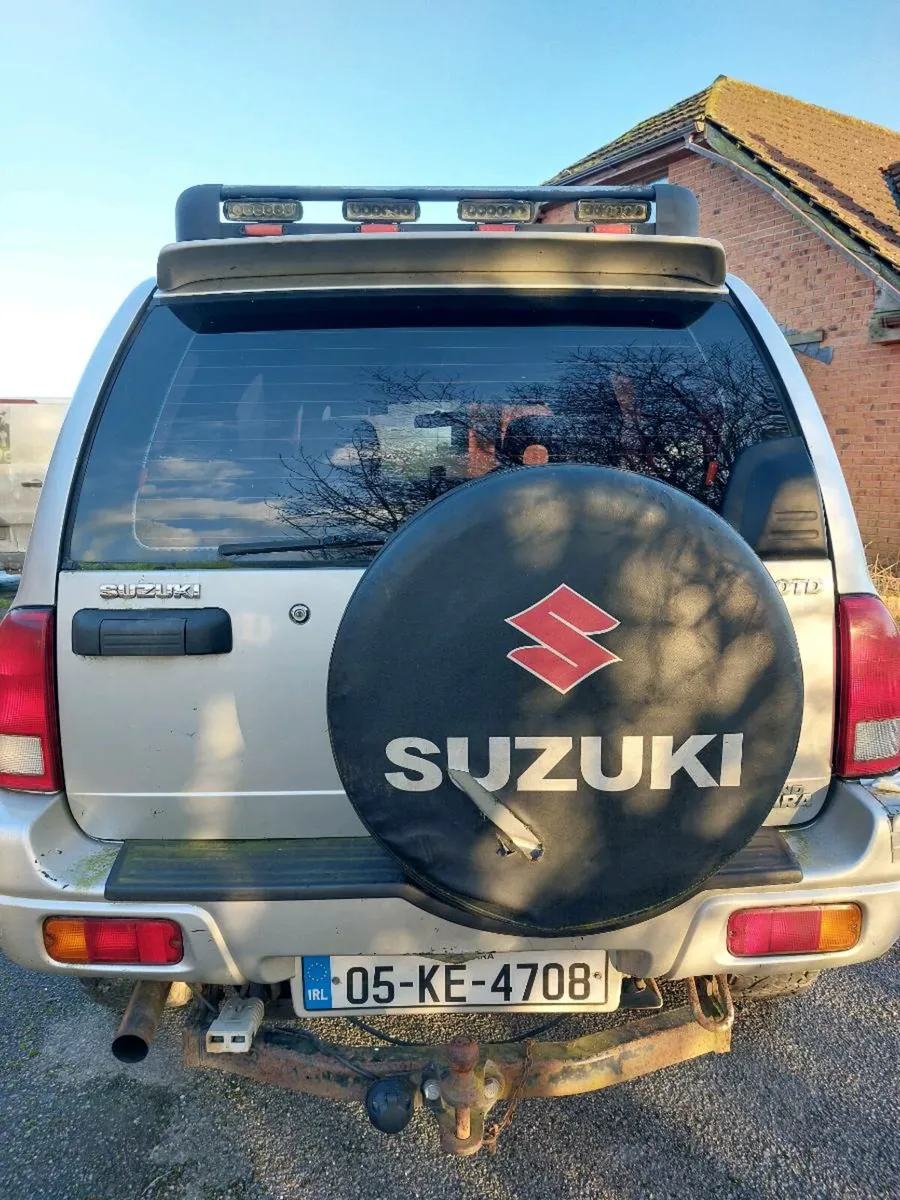 Suzuki grand vitara xl7 for breaking - Image 3