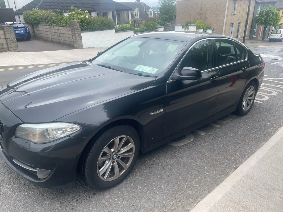 2011 bmw 520d - Image 2