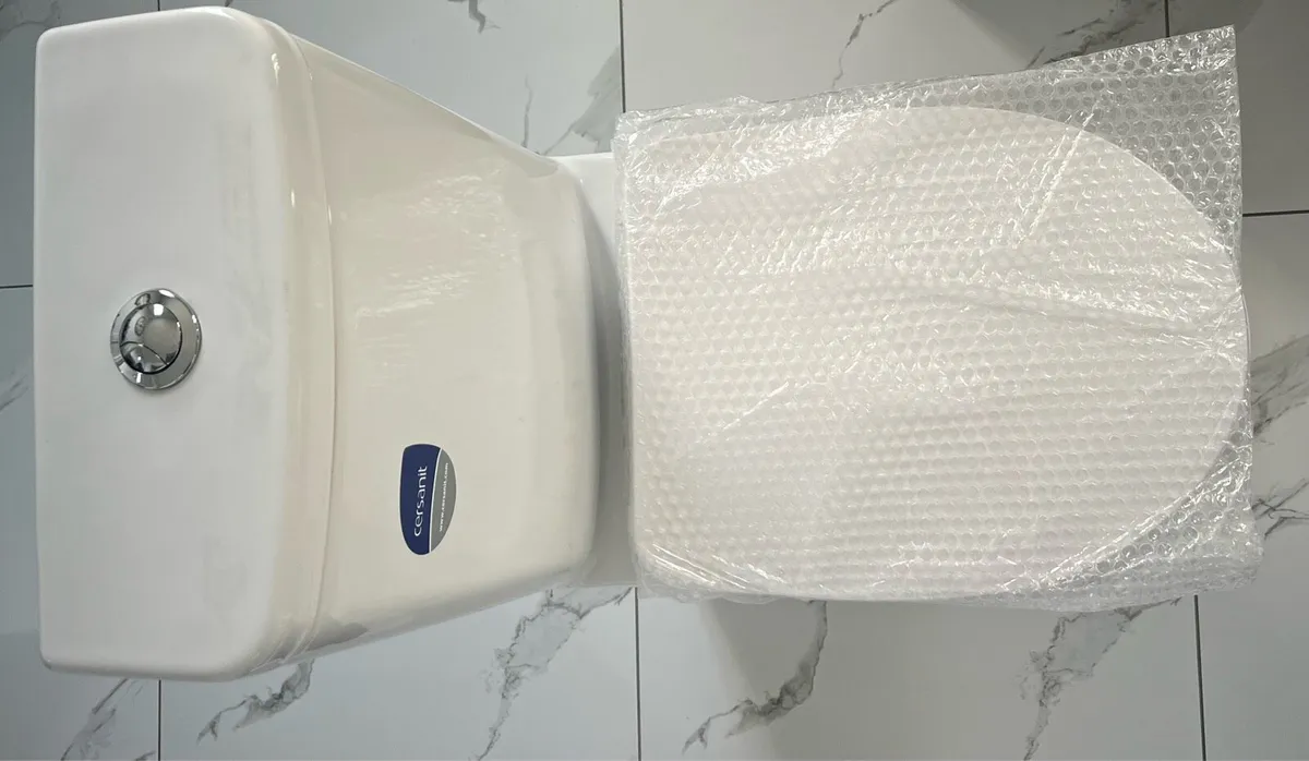Toilet - Image 3