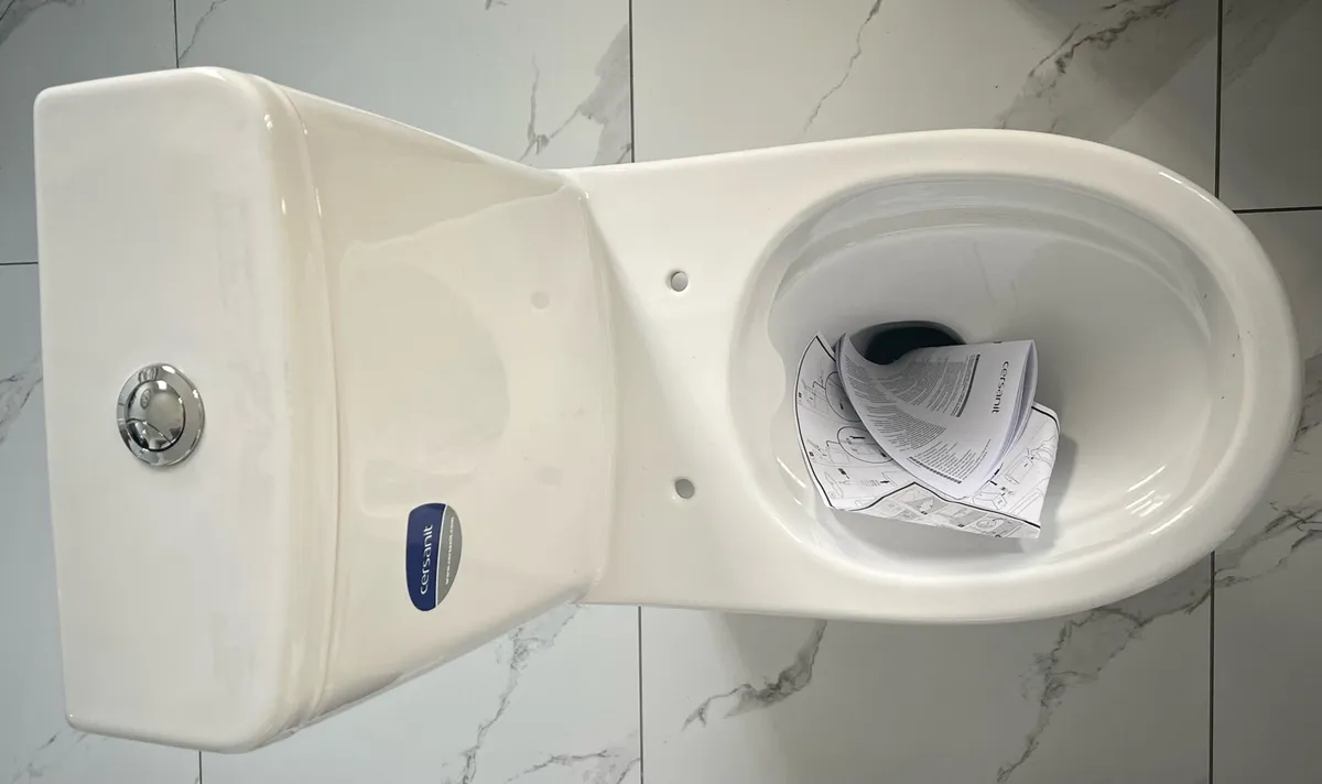 Toilet - Image 4