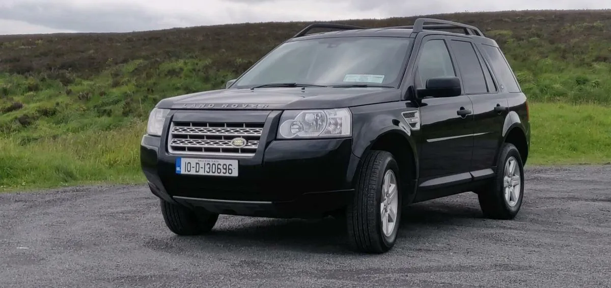2010 Land Rover Freelander 2 - Image 2