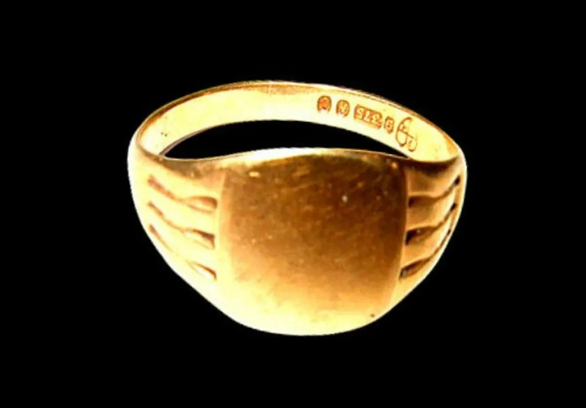 Vintage Traditional Hallmarked 9ct Gold Sig Ring - Image 4