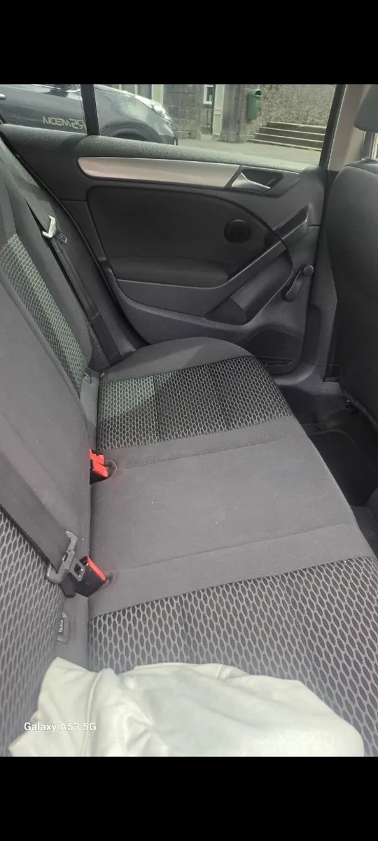 Volkswagen Golf 2010 - Image 2