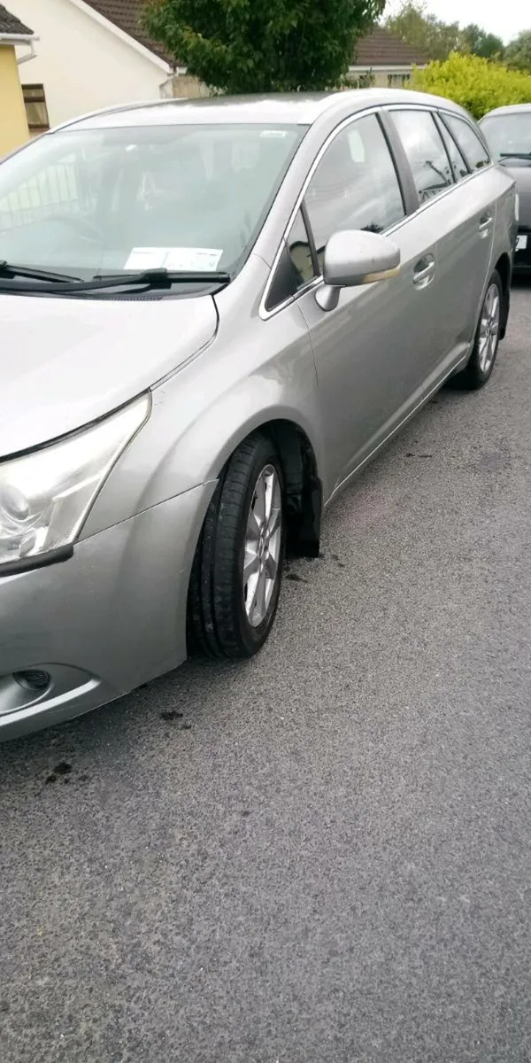 Toyota Avensis Estate - Image 2