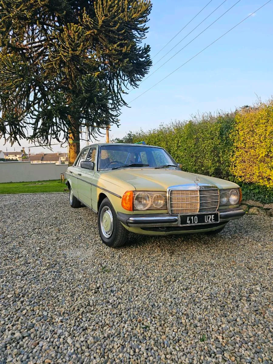 Mercedes-Benz 200 petrol 1979 - Image 1