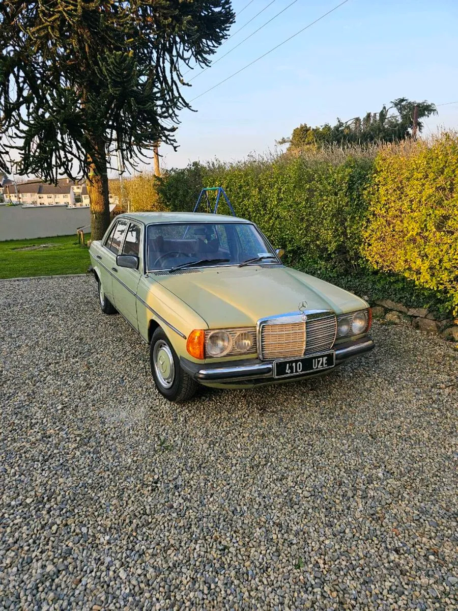 Mercedes-Benz 200 petrol 1979 - Image 2