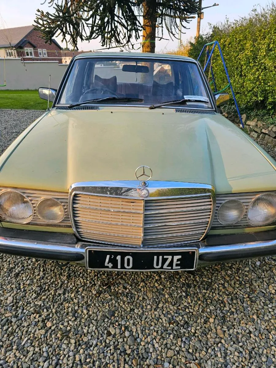Mercedes-Benz 200 petrol 1979 - Image 3