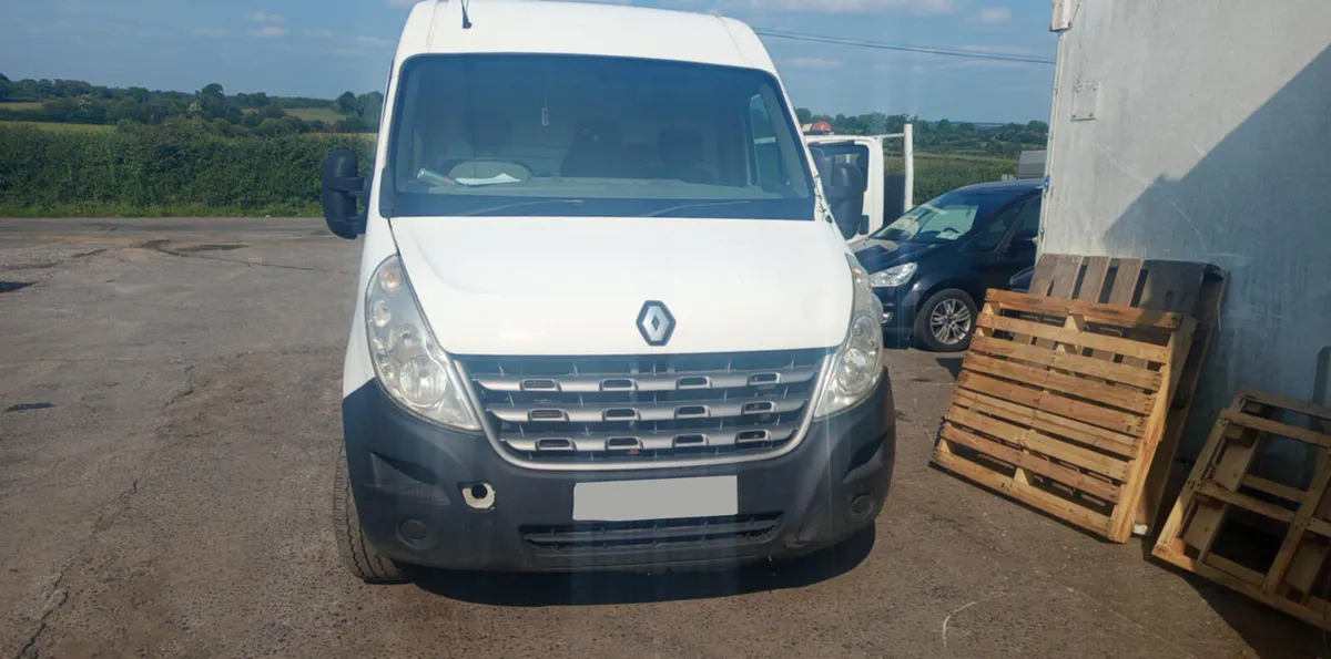 2015 Renault Master 2.3 Diesel For Breaking! - Image 1