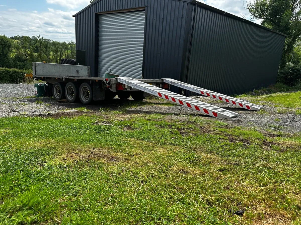 TRI AXLE TRAILER - Image 1