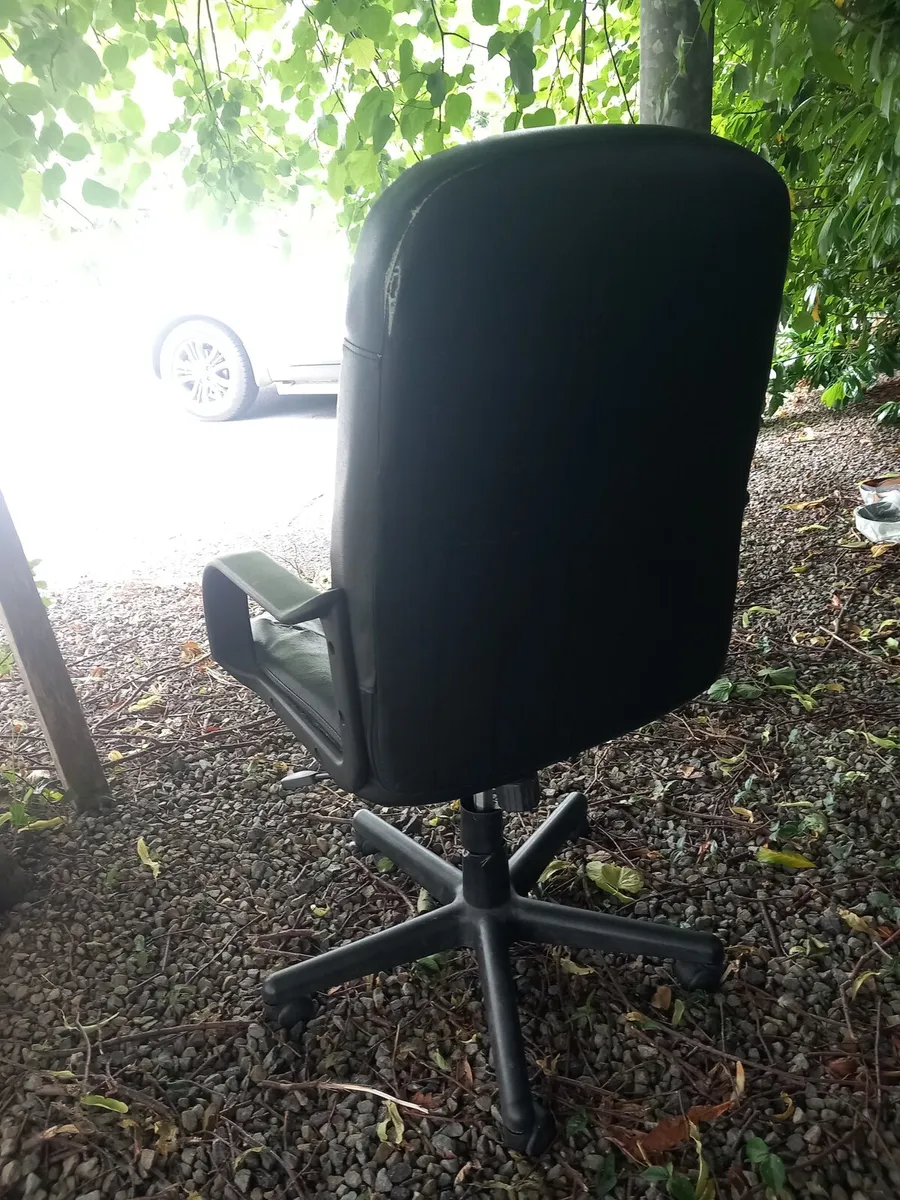 Old gaming chair - Image 4