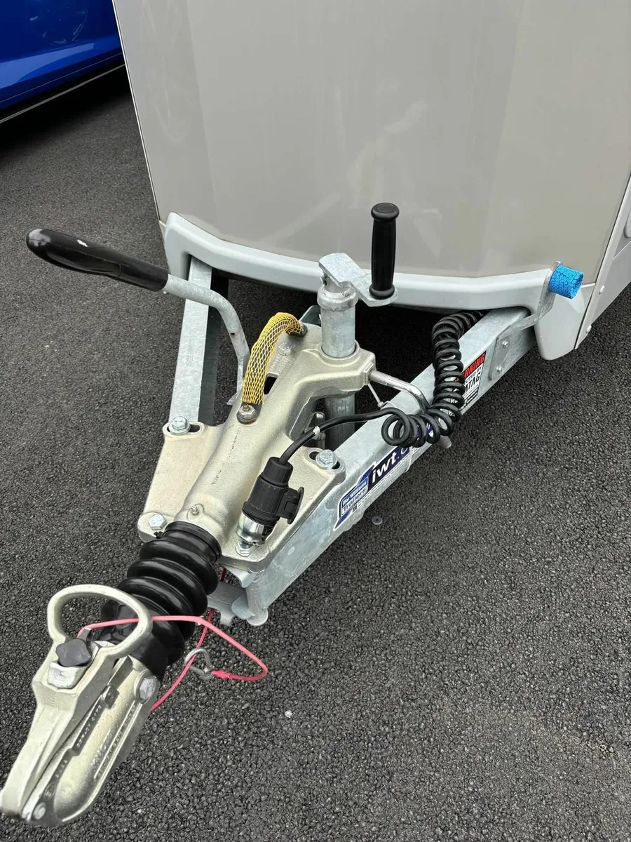 IMMACULATE HORSEBOX HBX 511 - Image 3