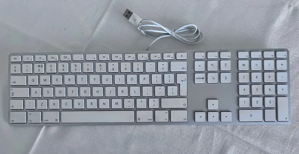Apple Wired Keyboard (2nd Gen A1243) - Image 1