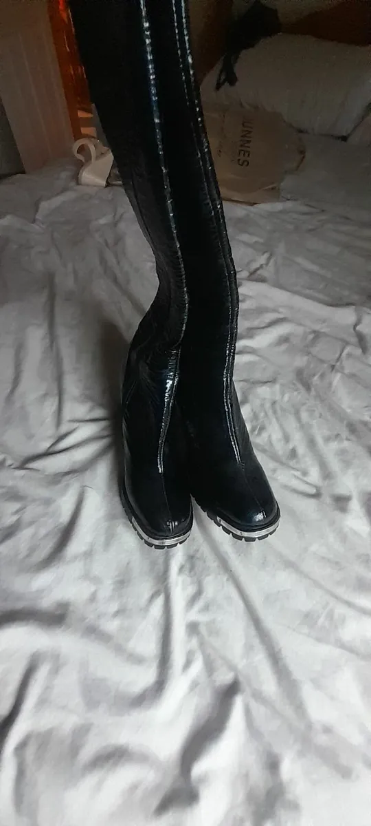 Ladies boots - Image 1