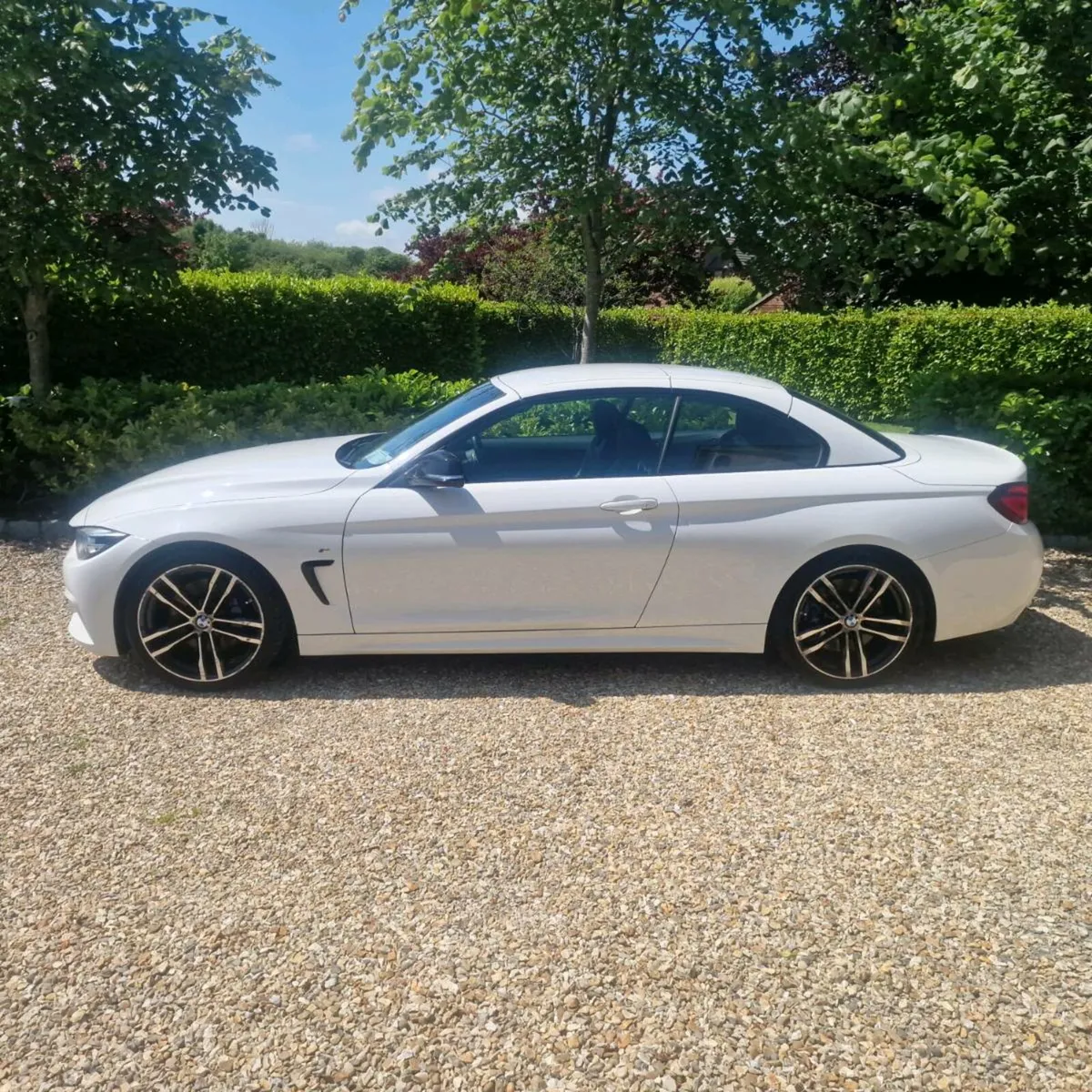 Convertible 420d M Sport - Image 2