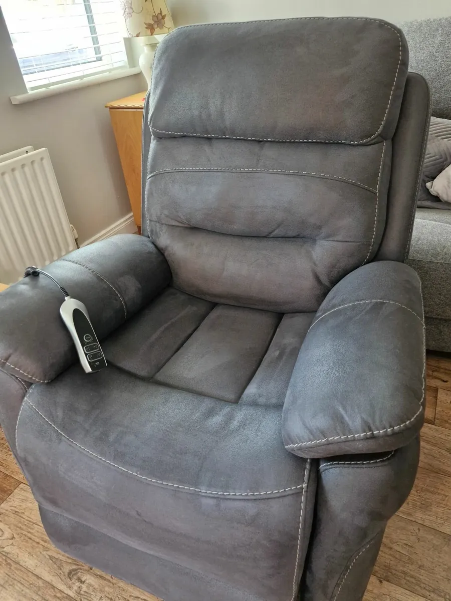 Electric recliner chair - Image 1