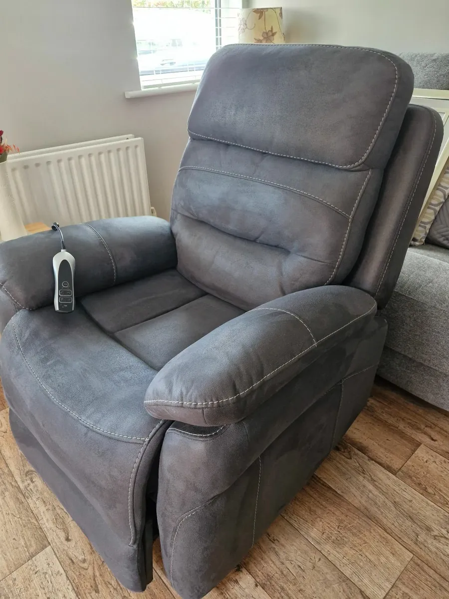 Electric recliner chair - Image 2
