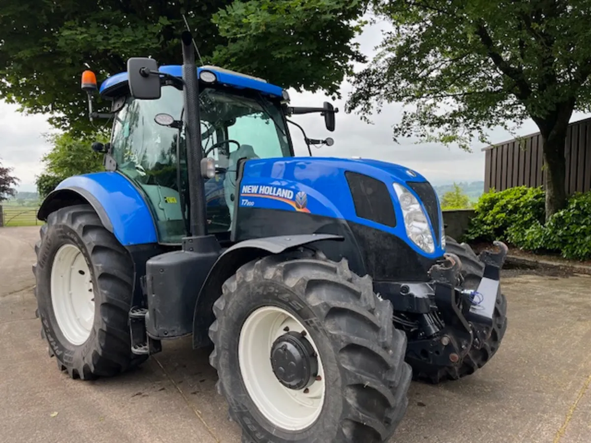 2014 New Holland T7.200 Range Command 4wd Tractor - Image 2