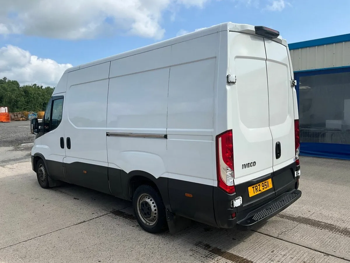 IVECO DAILY 35S14 2.3 HIGH ROOF VAN - Image 4
