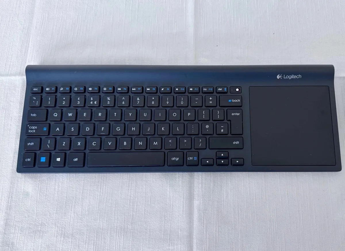 Logitech Wireless All-in-One Keyboard TK820 - Image 1