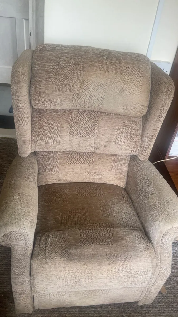 Motorised Recliner/Riser - Image 3