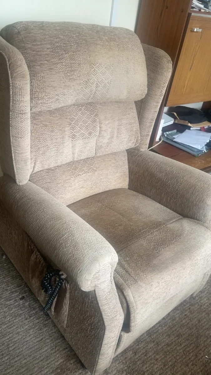 Motorised Recliner/Riser - Image 4