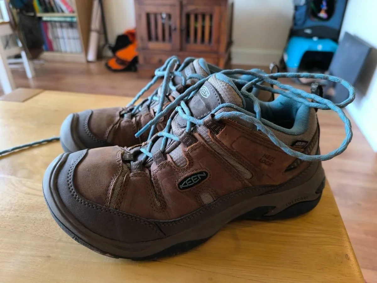 Women shoes - Image 1