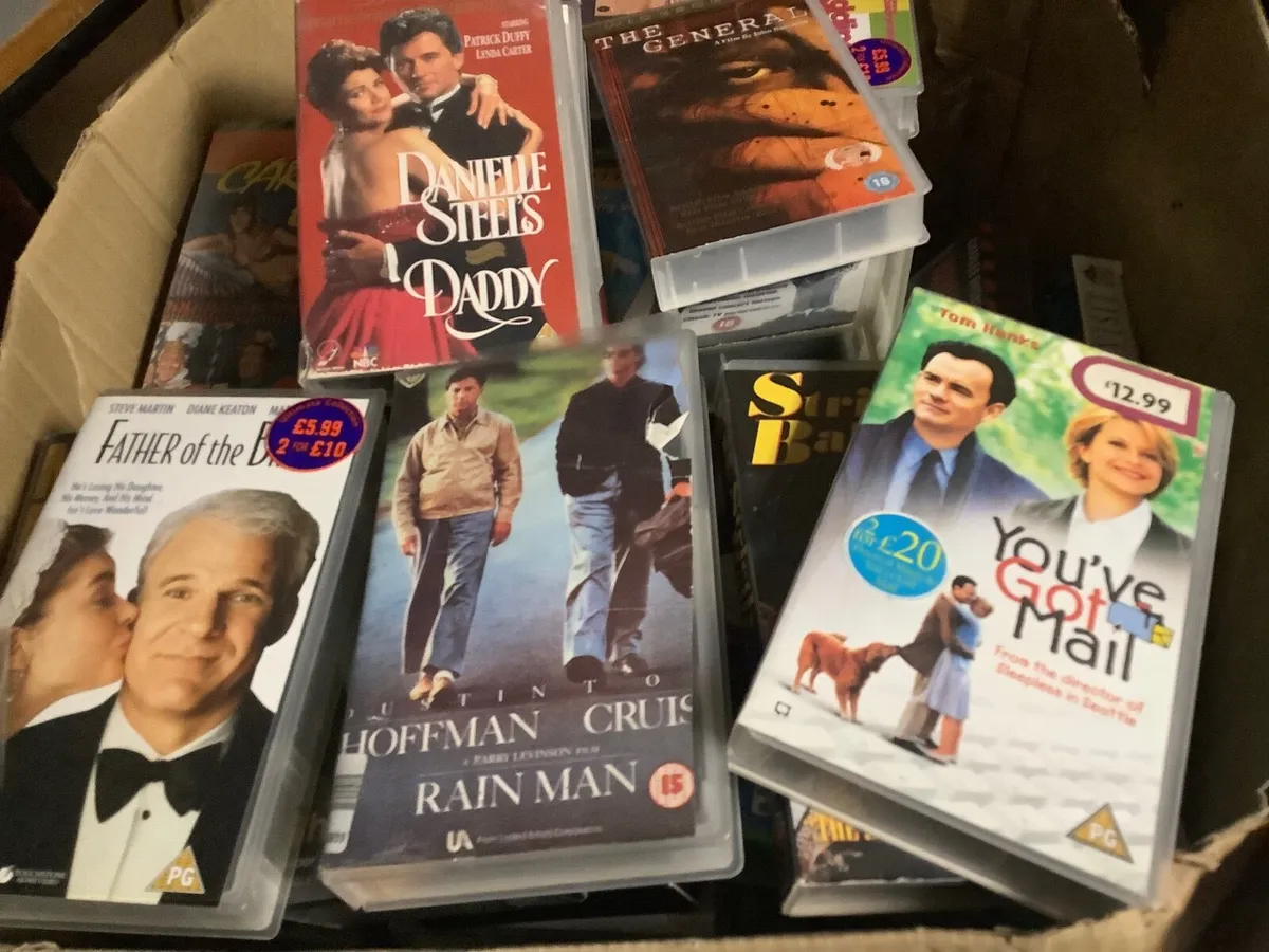 Full box of approximately 30 video tapes €10 - Image 1