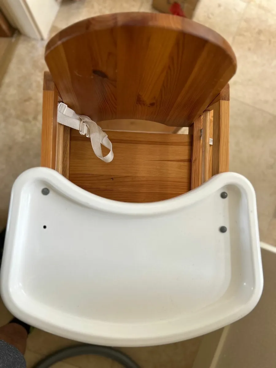 Classic Wooden High Chair with Removable Tray - Image 3