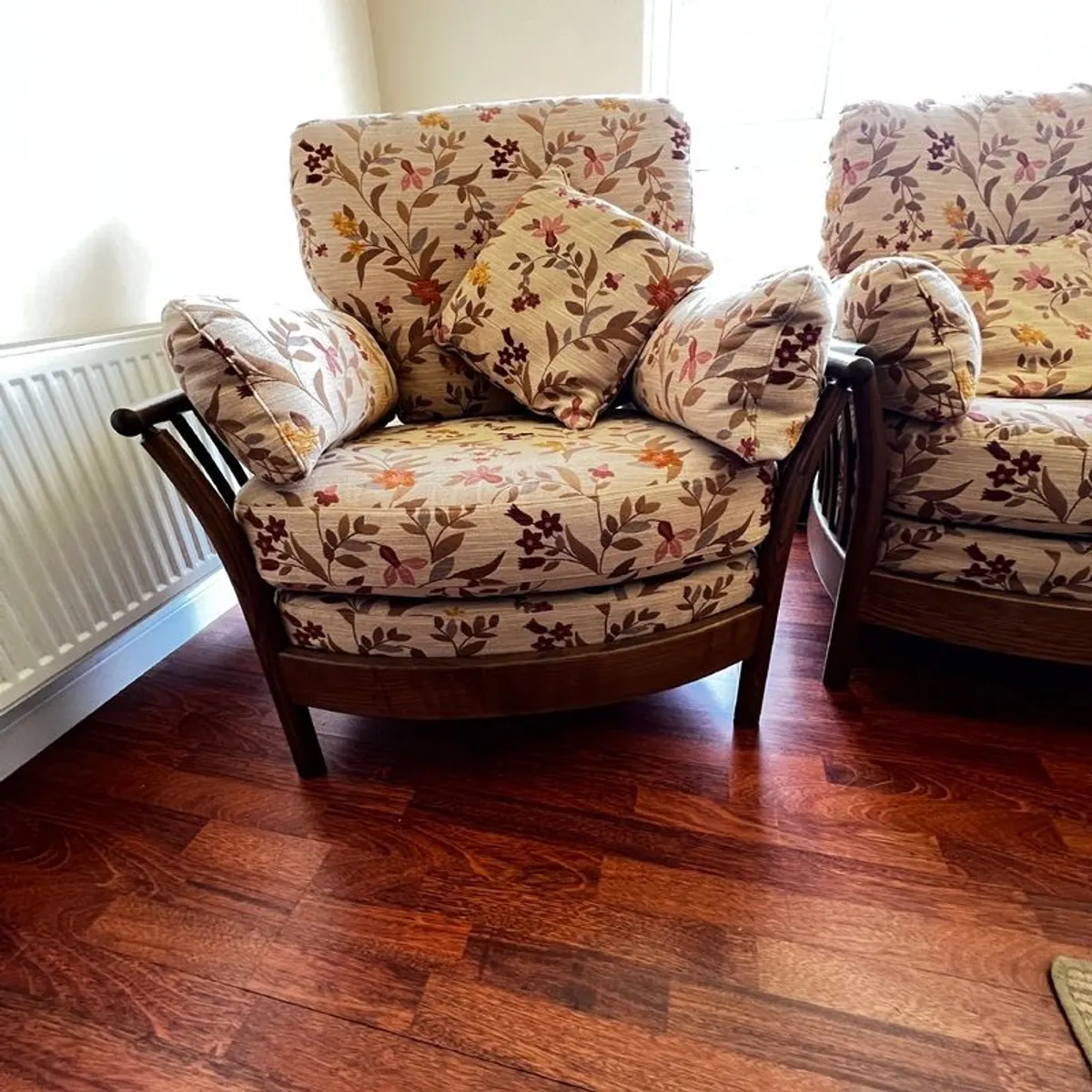 Ercol Renaissance unused three seater sofa and matching armchair like new - Image 4